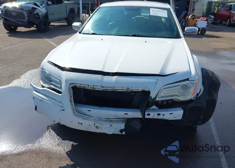 2013 Chrysler 300 Motown z USA, uszkodzony, nr VIN 2C3CCAAG6DH697475